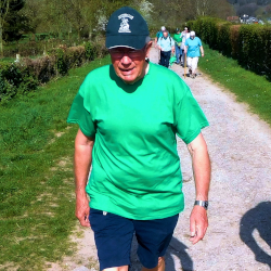 Basis T-shirt, Unisex, groot logo op rug, 100% katoen, S tot XXL, appel-groen (18€)